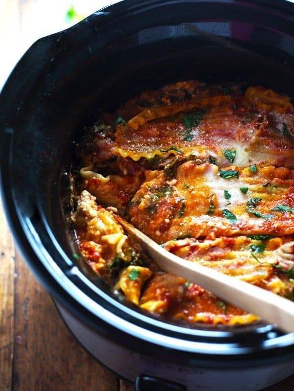Super Easy Skinny Veggie Crockpot Lasagna - a handful of simple ingredients for a healthy family dinner. | https://science-daily.online