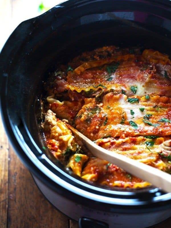 Super Easy Skinny Veggie Crockpot Lasagna - a handful of simple ingredients for a healthy family dinner. | https://science-daily.online