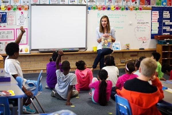 Woman teaching a classroom of students.