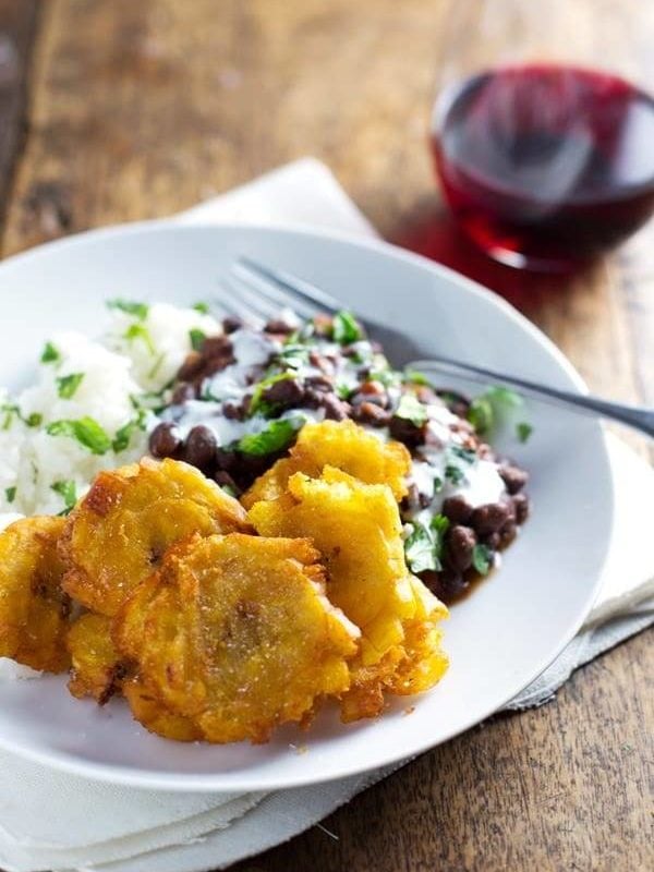 Garlic Tostones: Puerto Rican Fried Plantains perfect with rice and beans. Simple and so addicting. | pinchofyum.com