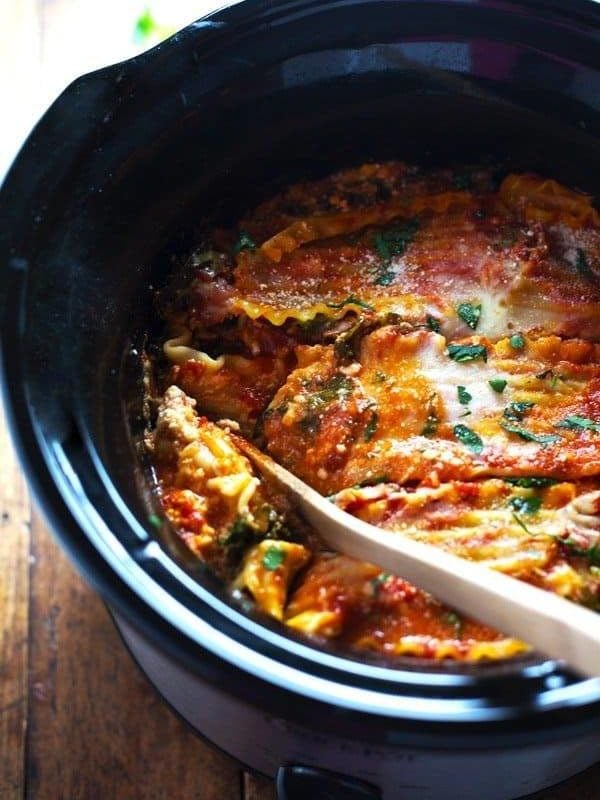 Super Easy Skinny Veggie Crockpot Lasagna - a handful of simple ingredients for a healthy family dinner. | https://science-daily.online